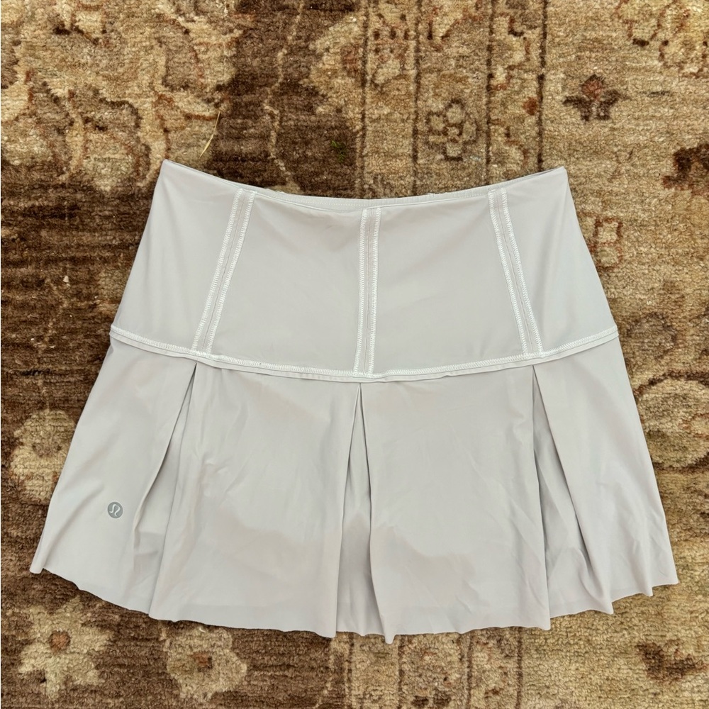 White Lululemon pleated skirt! Size 2